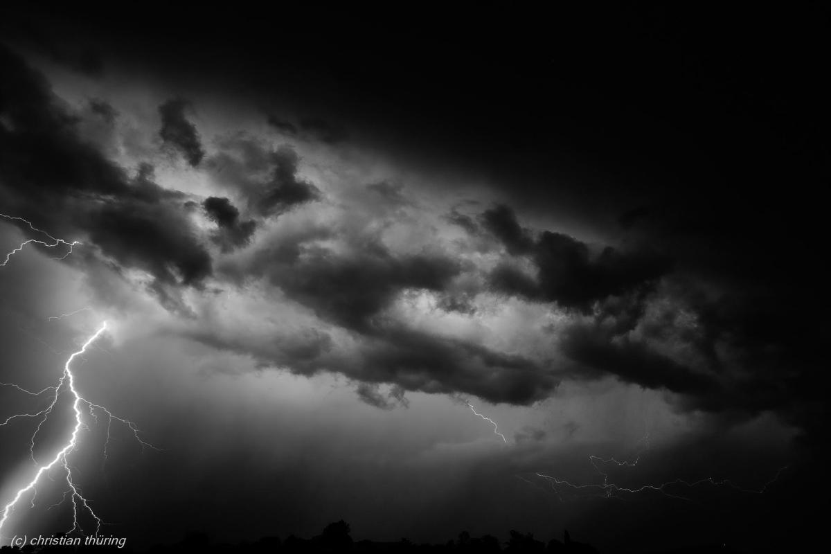 Gewitterfront Mit Blitz üBer Dunklem Nachthimmel – Sonne, Mond Und Himmel Fotografie aus Ettingen von Christian Thüring